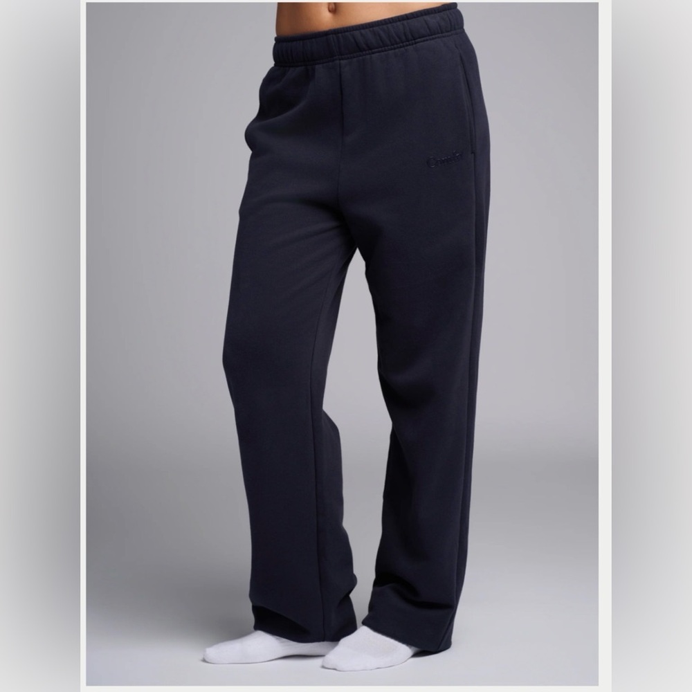 Comfrt Halo Straight Leg Pants in Navy. NWT